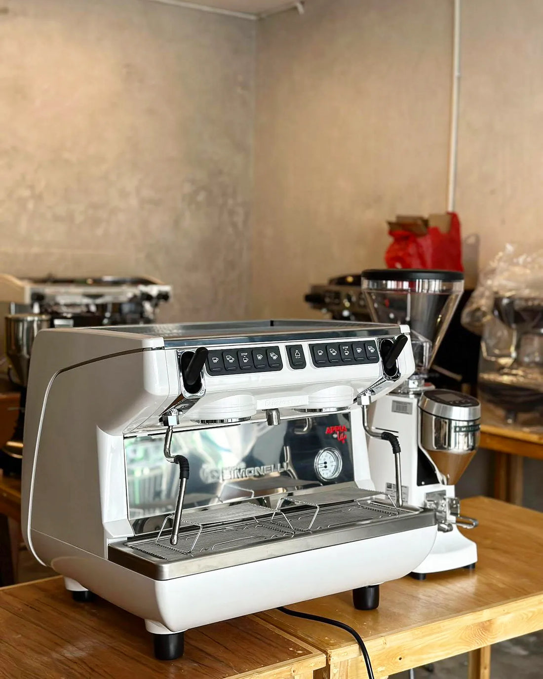 Nuova Simonelli Appia Life Compact 2 Group Volumetric with Autosteam 220V Espresso Machine