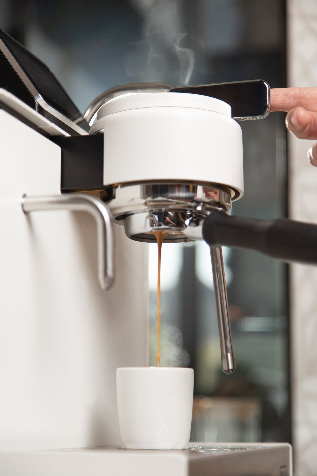 Synesso ES.1 Dual Boiler Espresso Machine in use